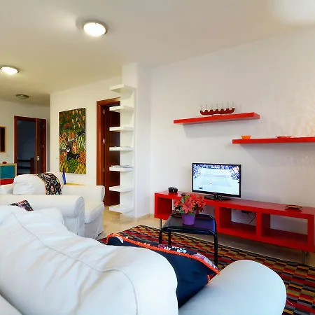 Comfortable In With Terrace Apartmán